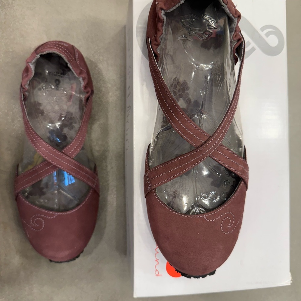 Ahnu Karma Winetasting Cross-Strap Leather Flats SZ 8